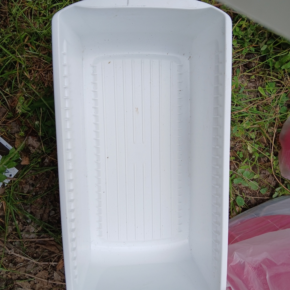 Tupperware bread box